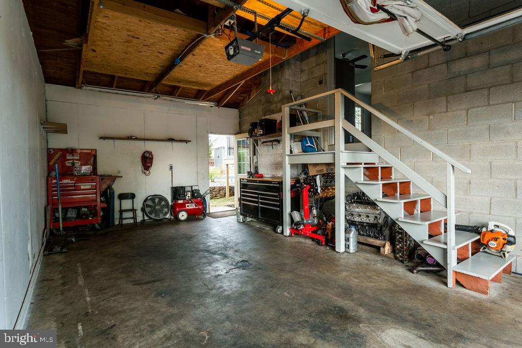 POTOMAC MANOR - Residential