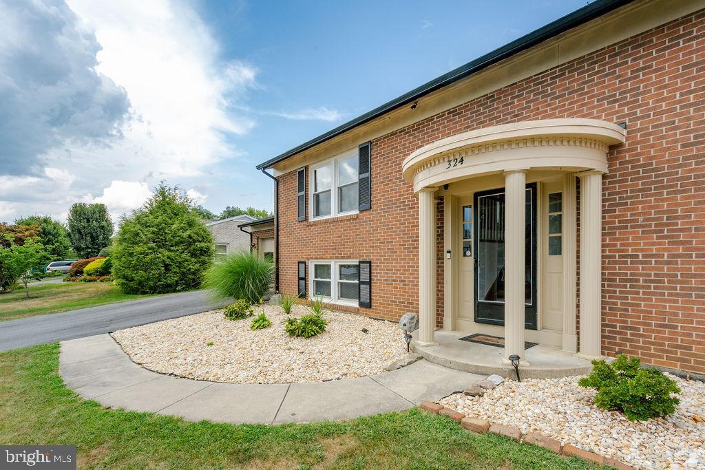 POTOMAC MANOR - Residential