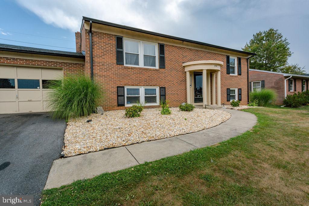 POTOMAC MANOR - Residential