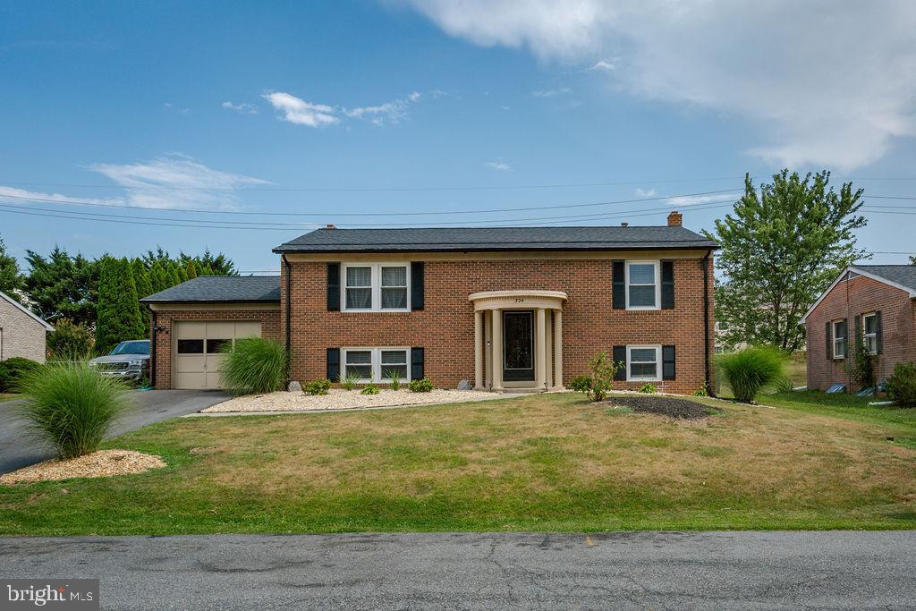 POTOMAC MANOR - Residential