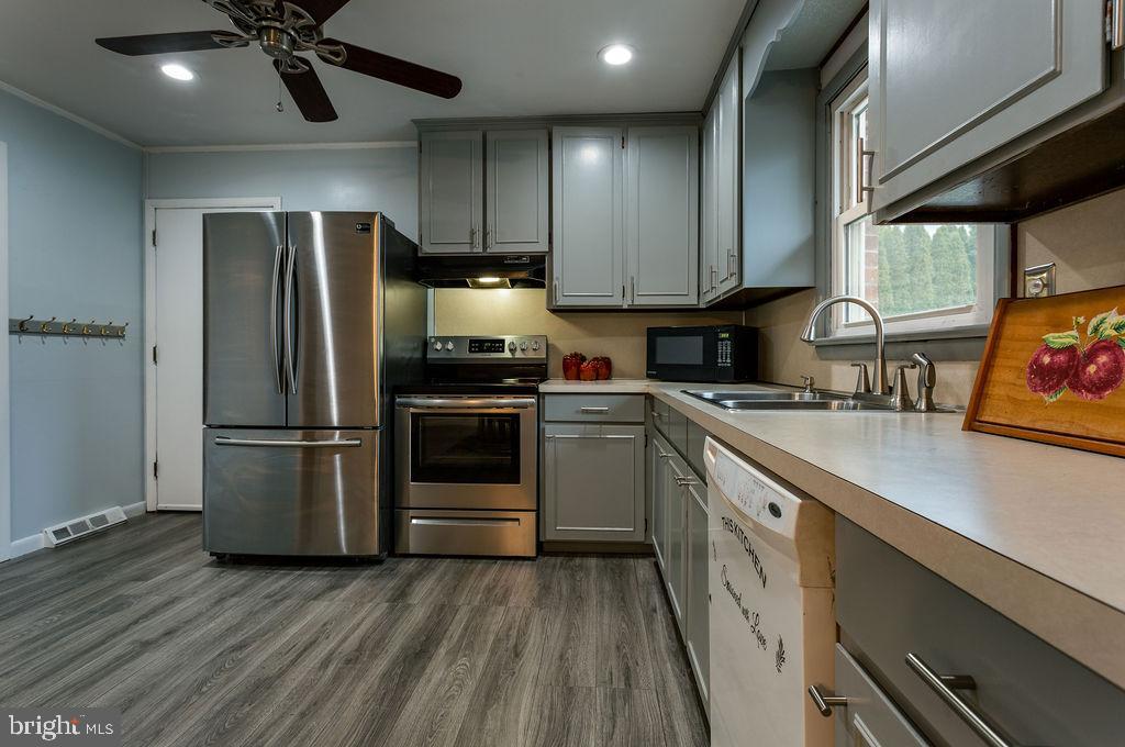 POTOMAC MANOR - Residential