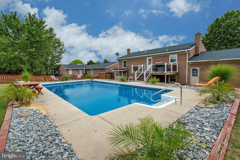 POTOMAC MANOR - Residential