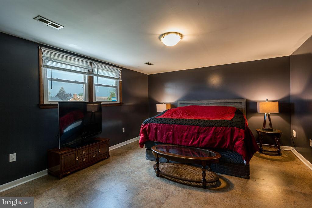 POTOMAC MANOR - Residential