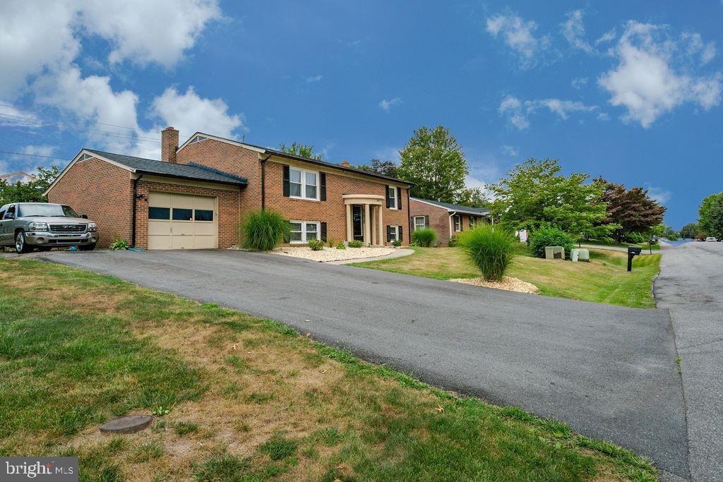 POTOMAC MANOR - Residential