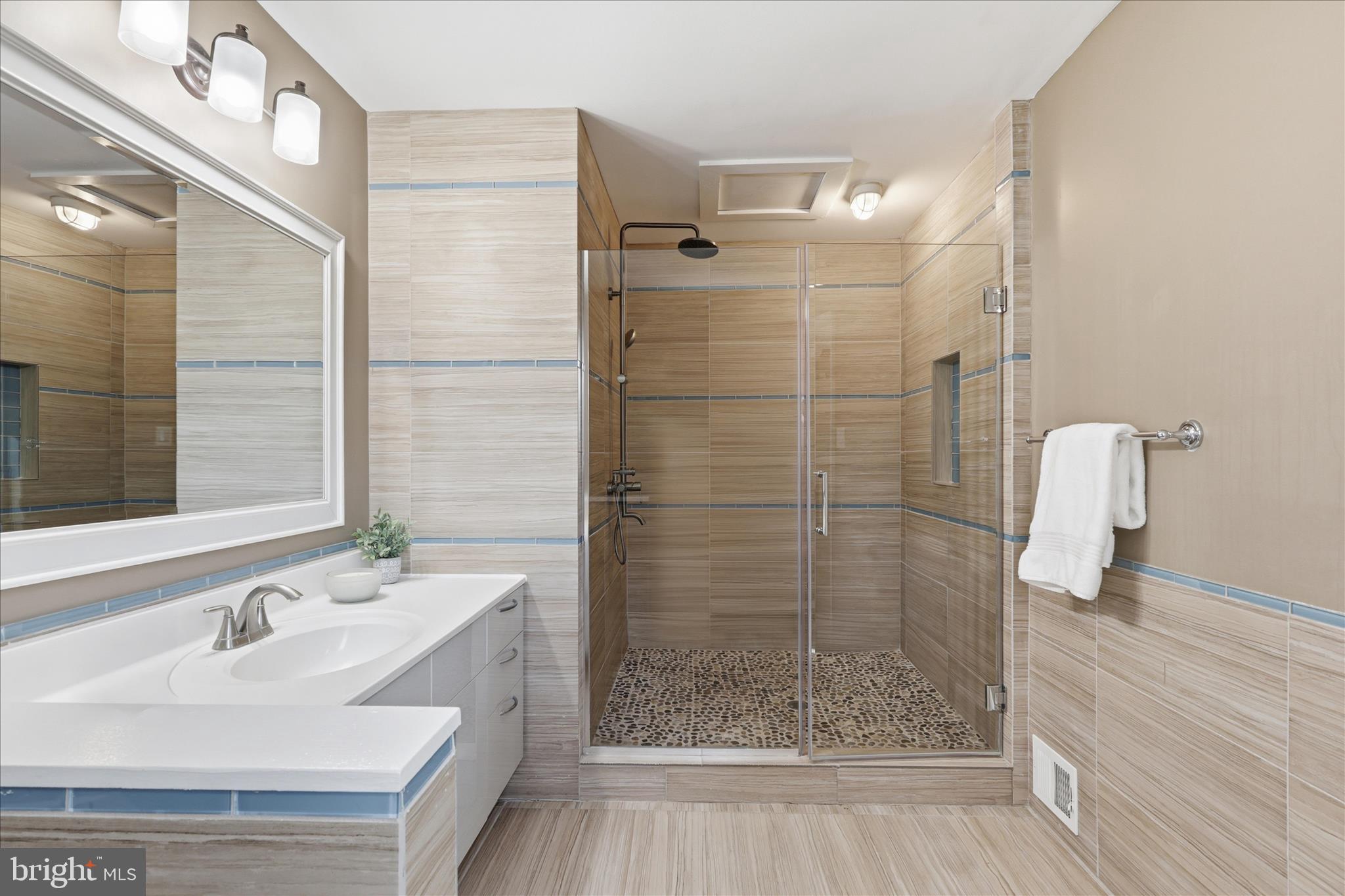 MC LEAN HAMLET - Residential