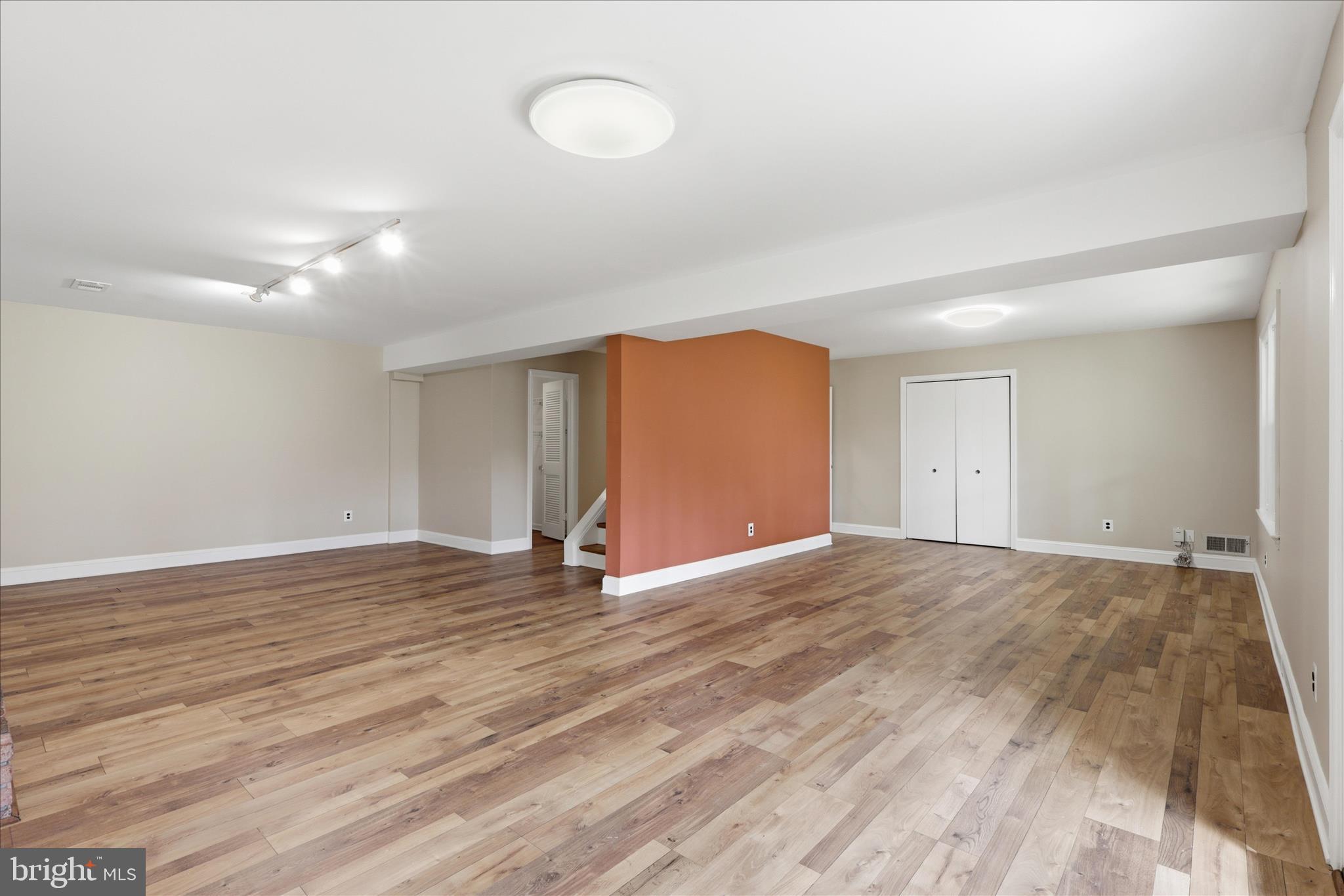 MC LEAN HAMLET - Residential