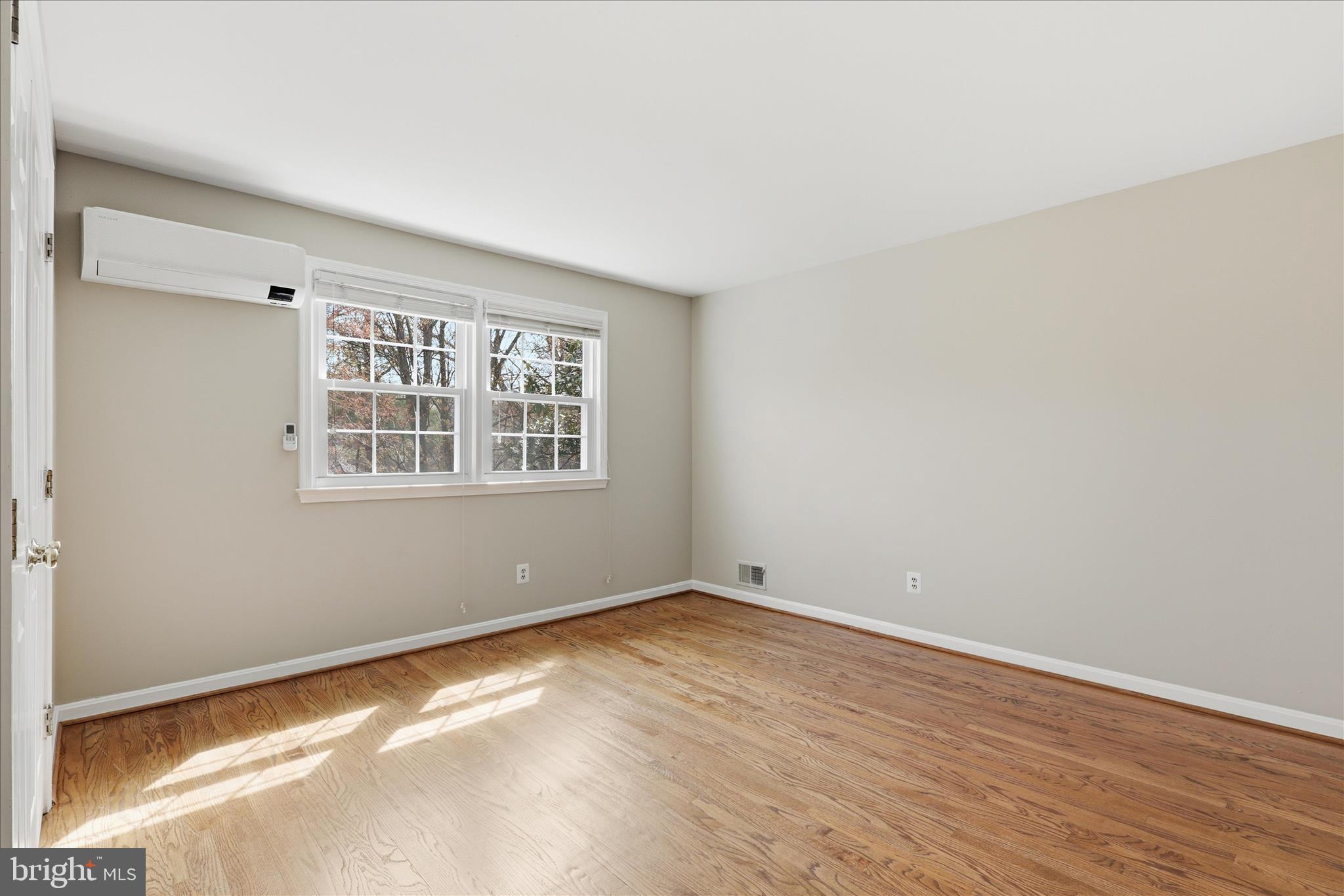 MC LEAN HAMLET - Residential