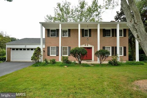 Photo of 1335 Macbeth Street, MCLEAN, VA 22102 (MLS # VAFX2296272)