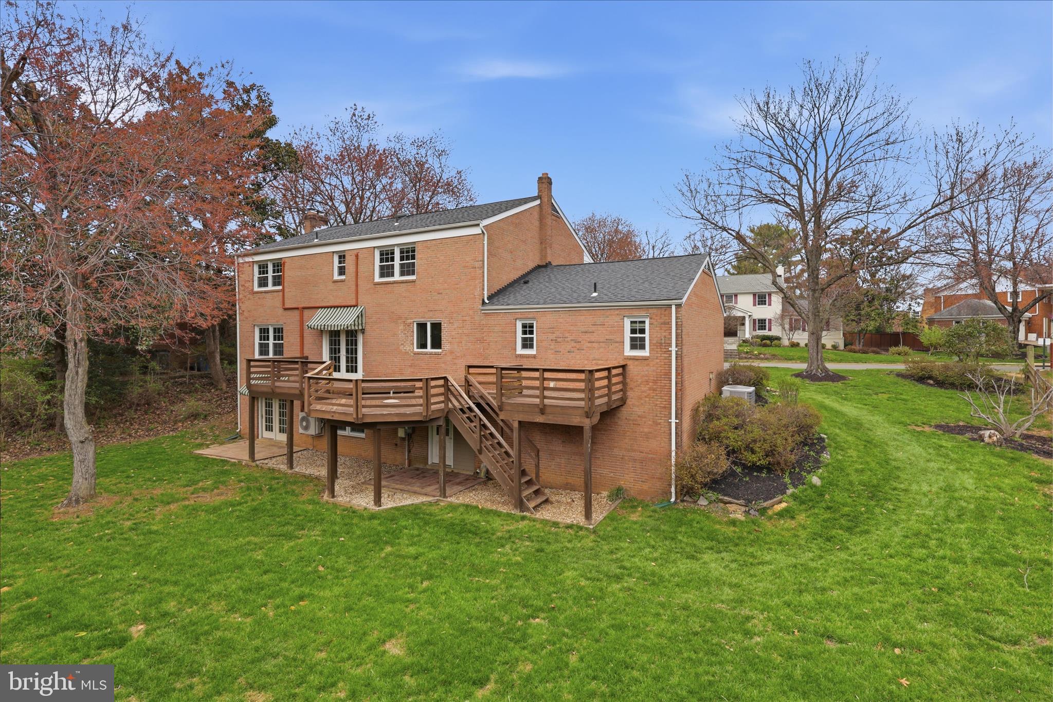 MC LEAN HAMLET - Residential