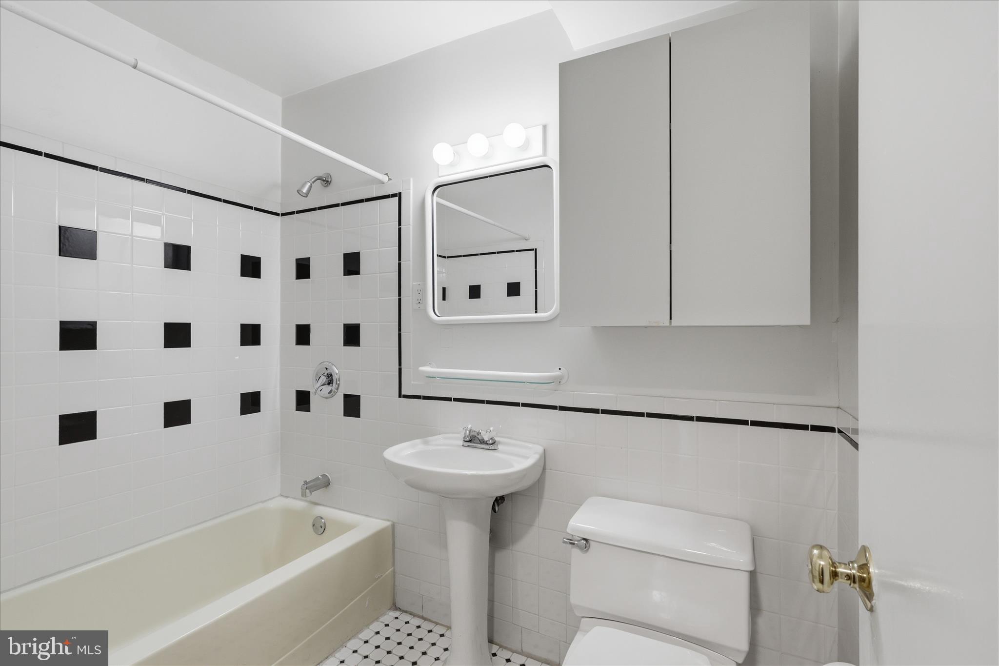 MC LEAN HAMLET - Residential