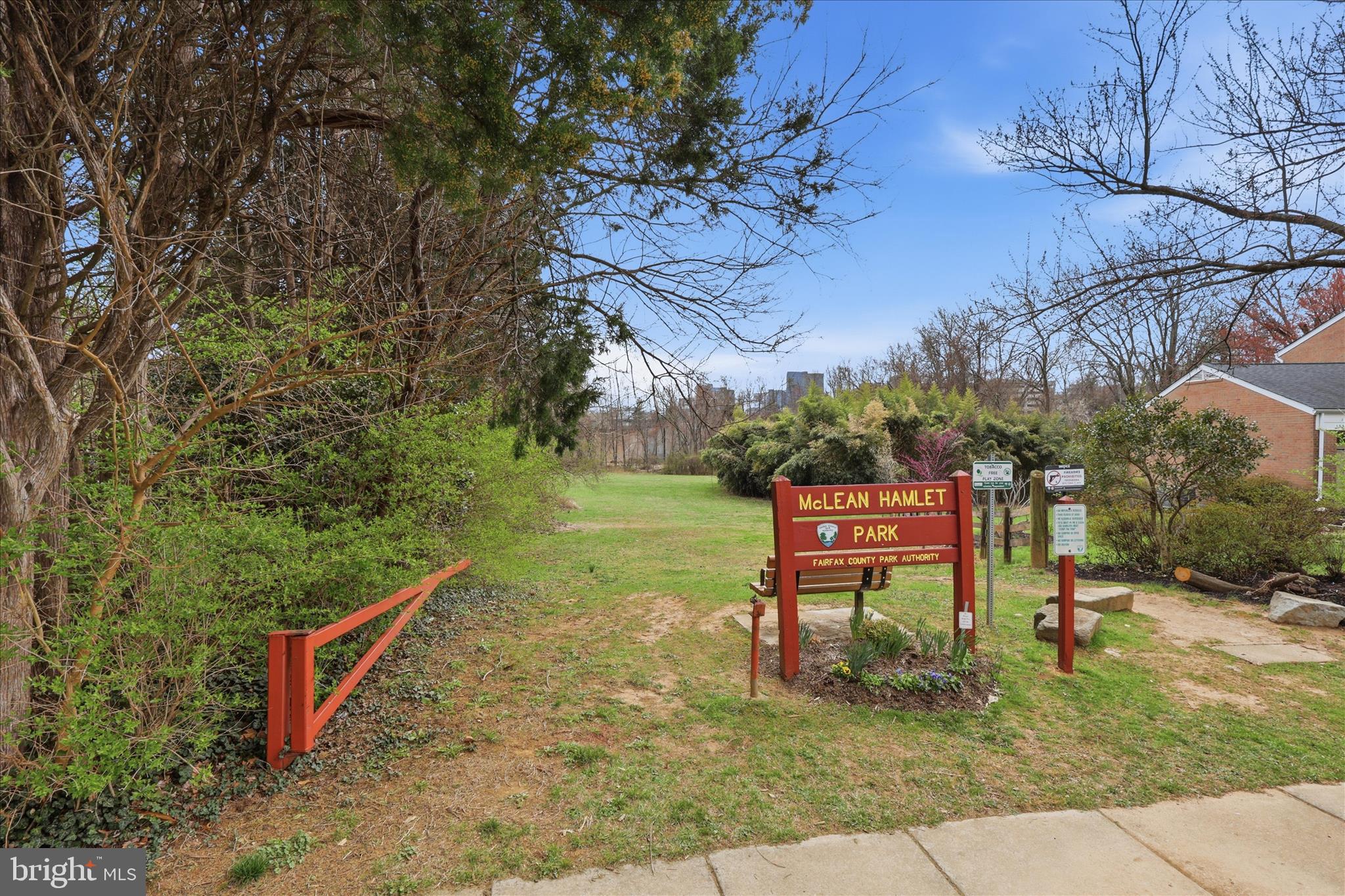 MC LEAN HAMLET - Residential