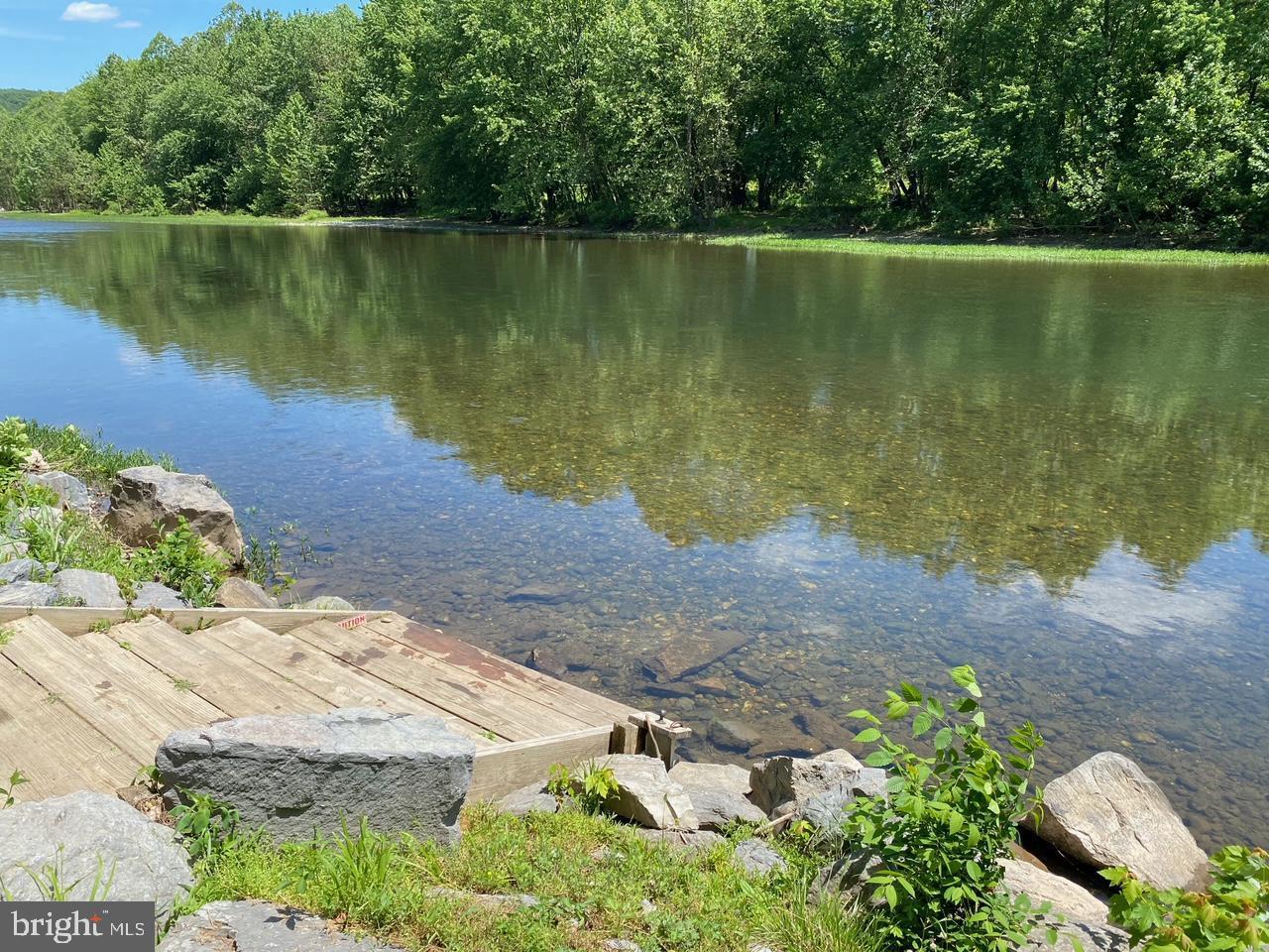 BLUFFS ON THE POTOMAC - Land