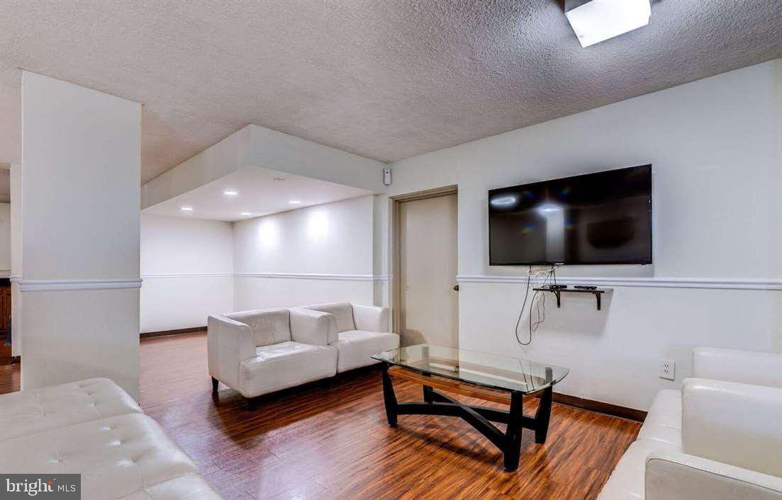 HUNTING CREEK CLUB - Residential Lease