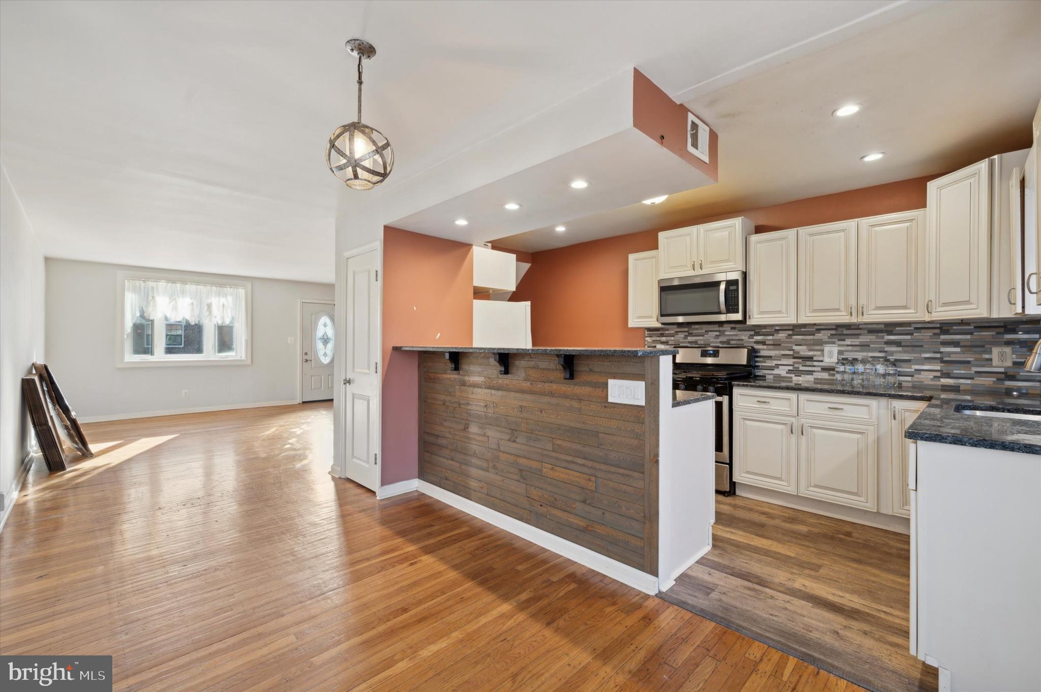 OXFORD CIRCLE - Residential