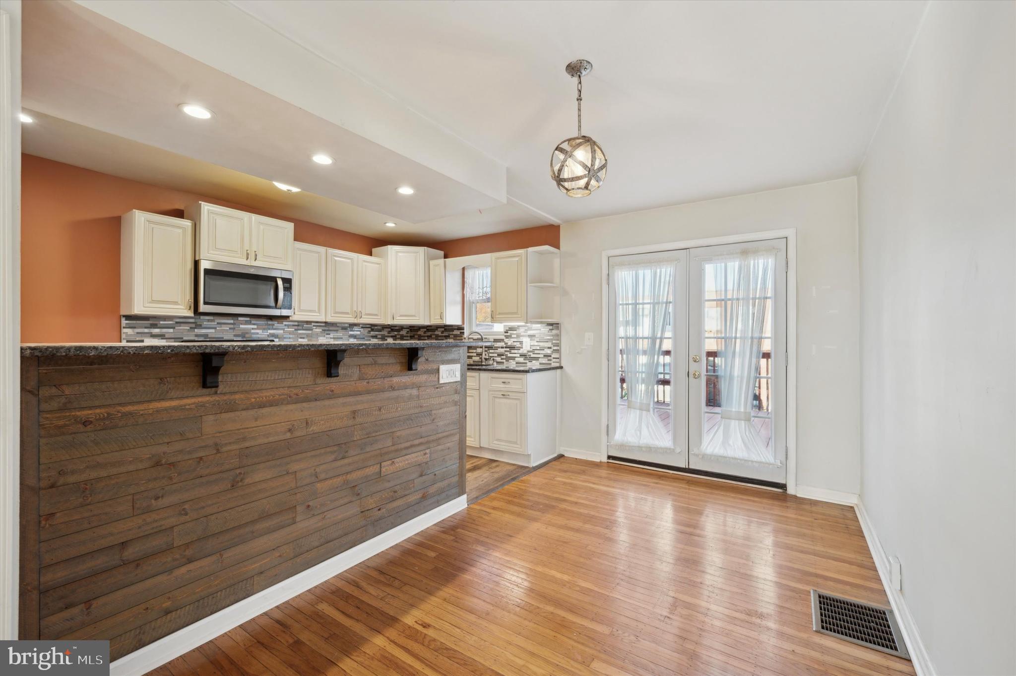 OXFORD CIRCLE - Residential