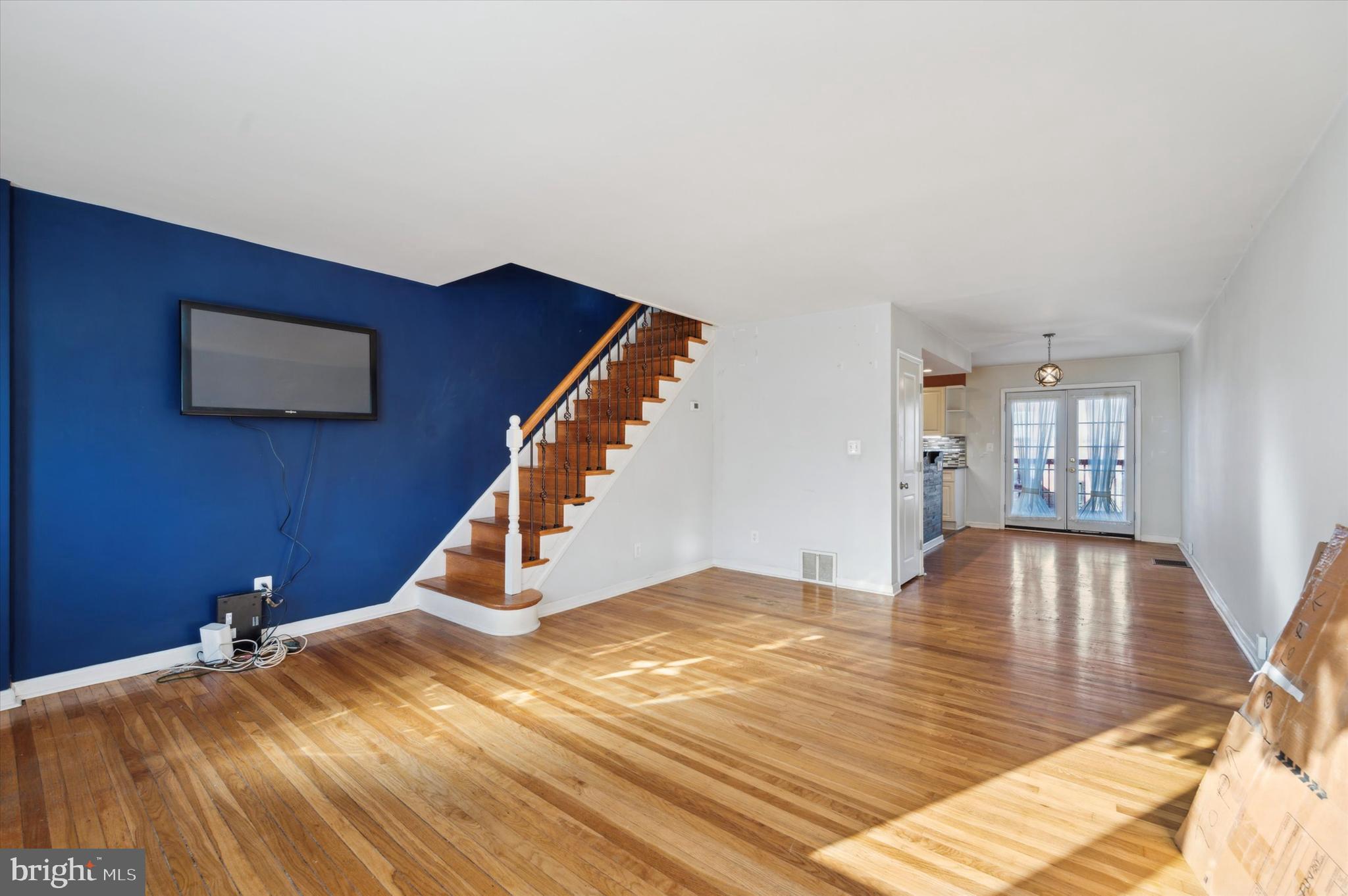 OXFORD CIRCLE - Residential