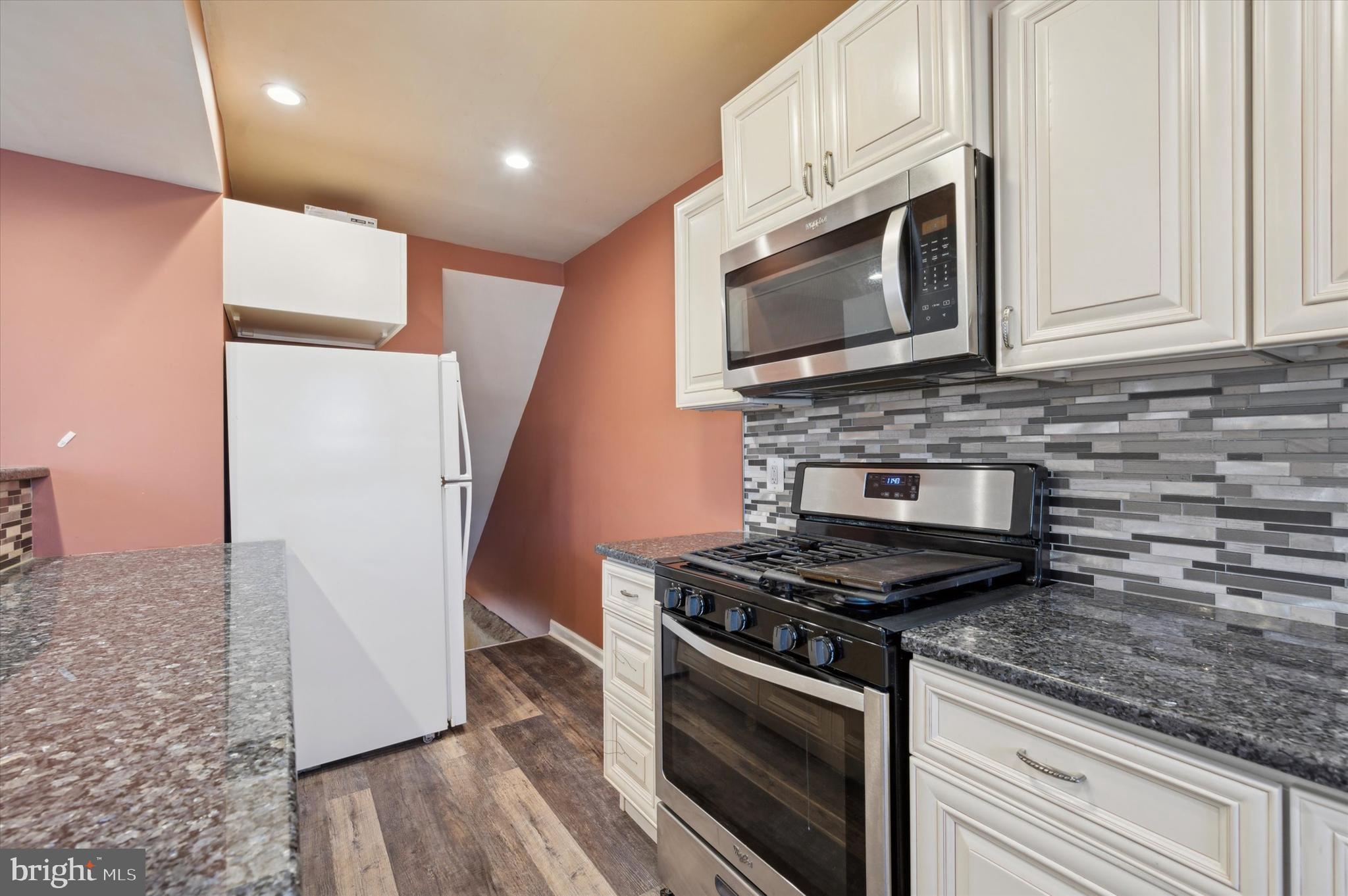 OXFORD CIRCLE - Residential