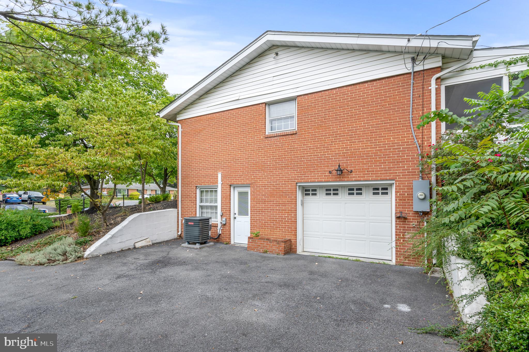 ROLLING FIELDS - Residential