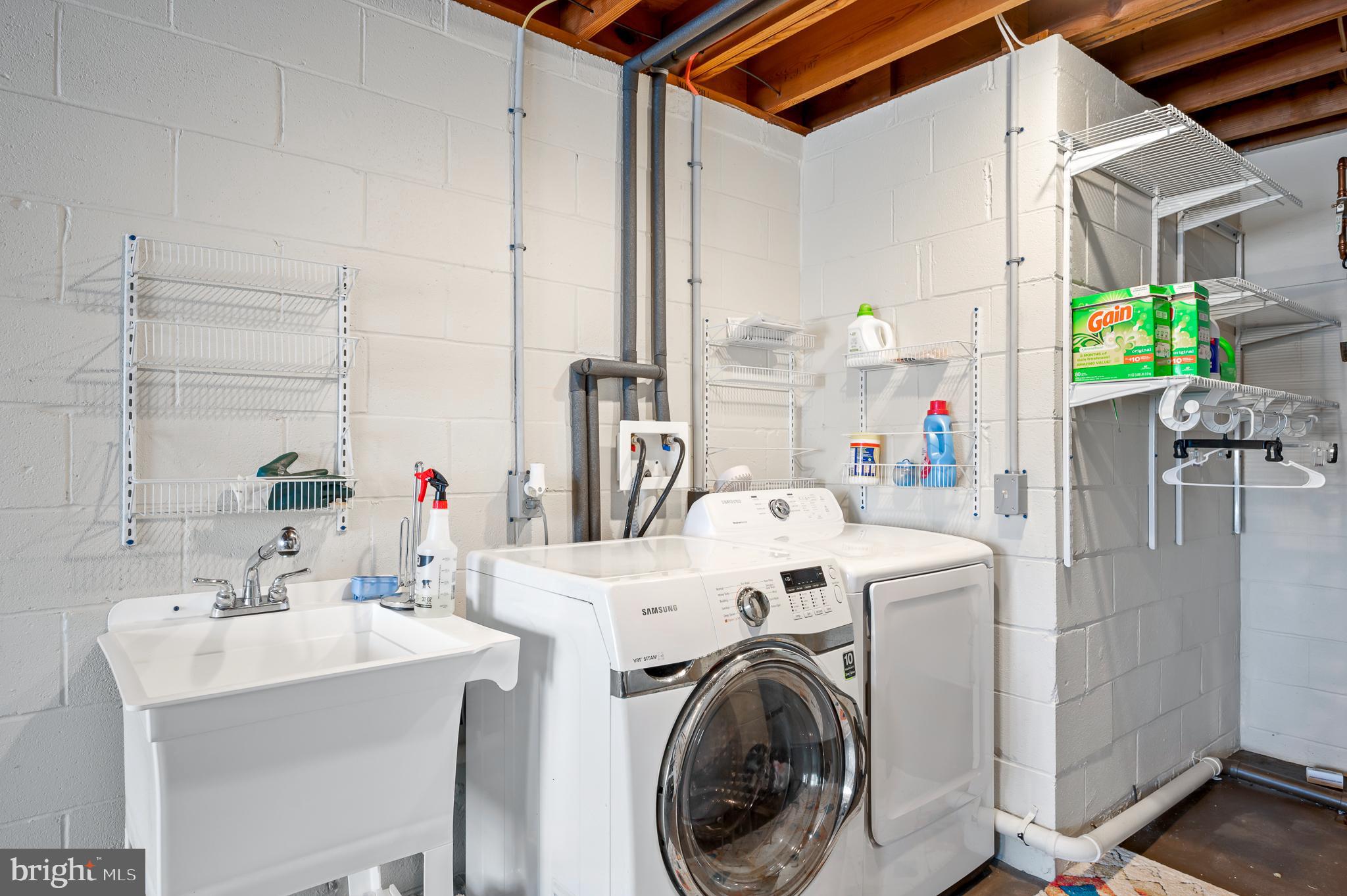 ROLLING FIELDS - Residential