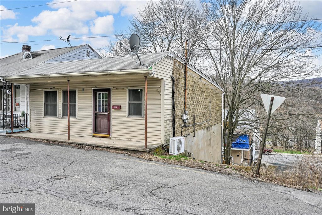 Photo of 602 Hillside Avenue, SHAMOKIN, PA 17872 (MLS # PANU2003166)