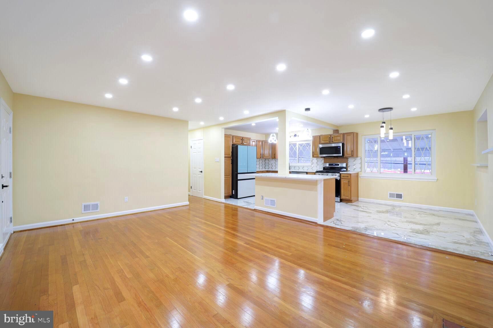 MURRAY HILL - Residential