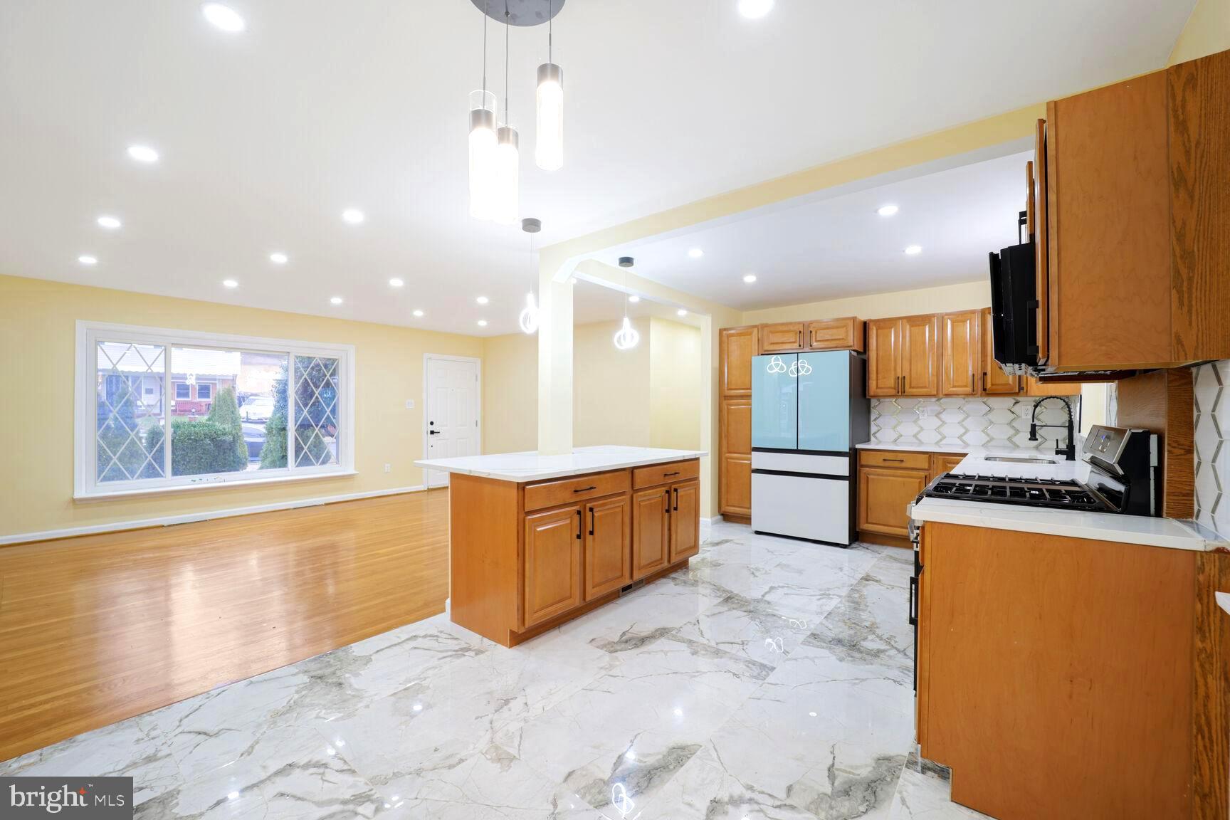 MURRAY HILL - Residential