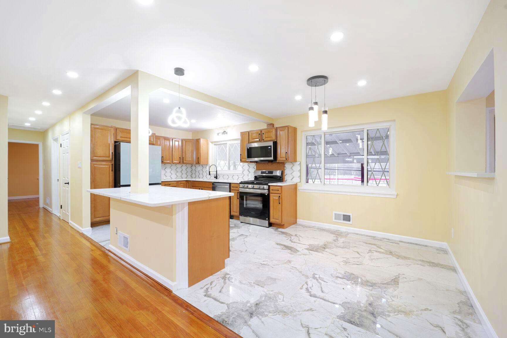 MURRAY HILL - Residential