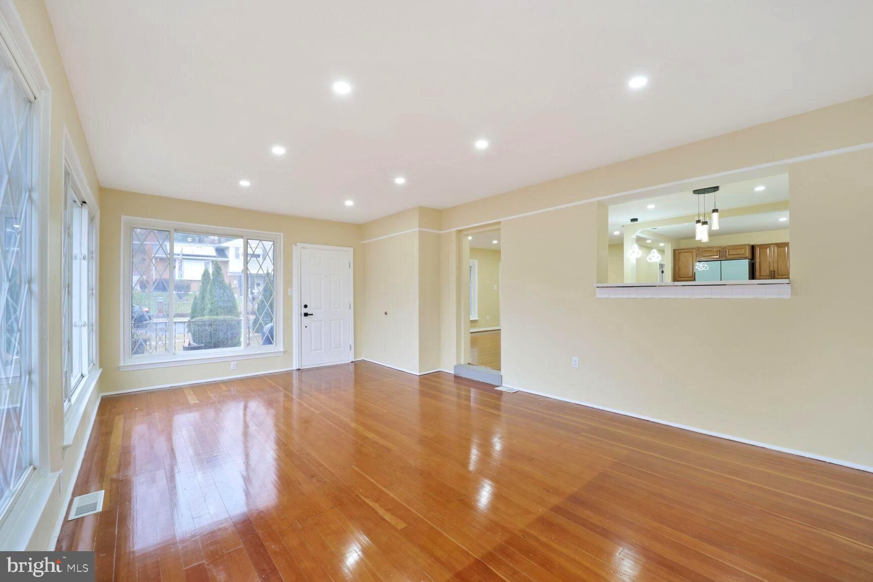 MURRAY HILL - Residential