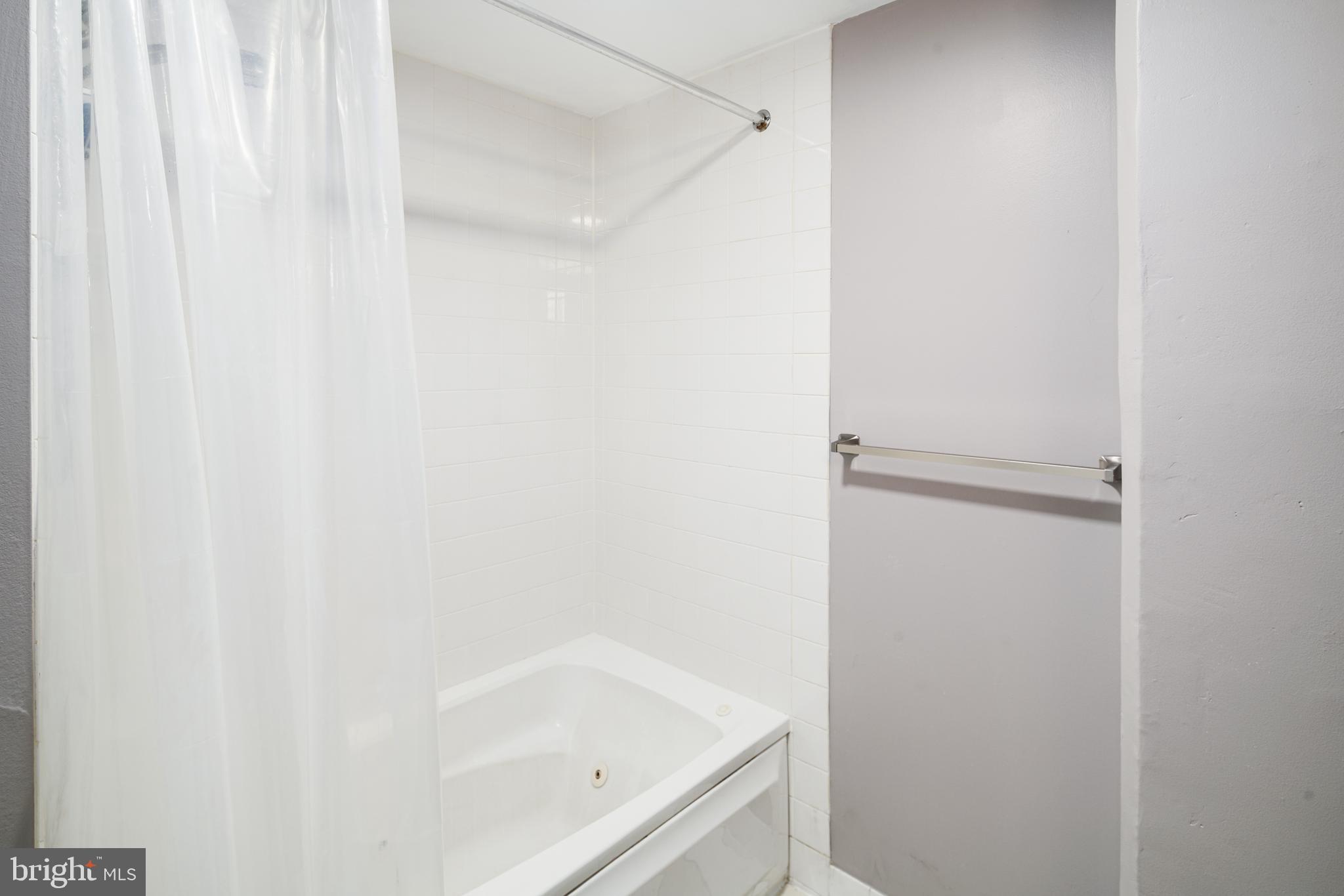 CHINATOWN - Residential Lease