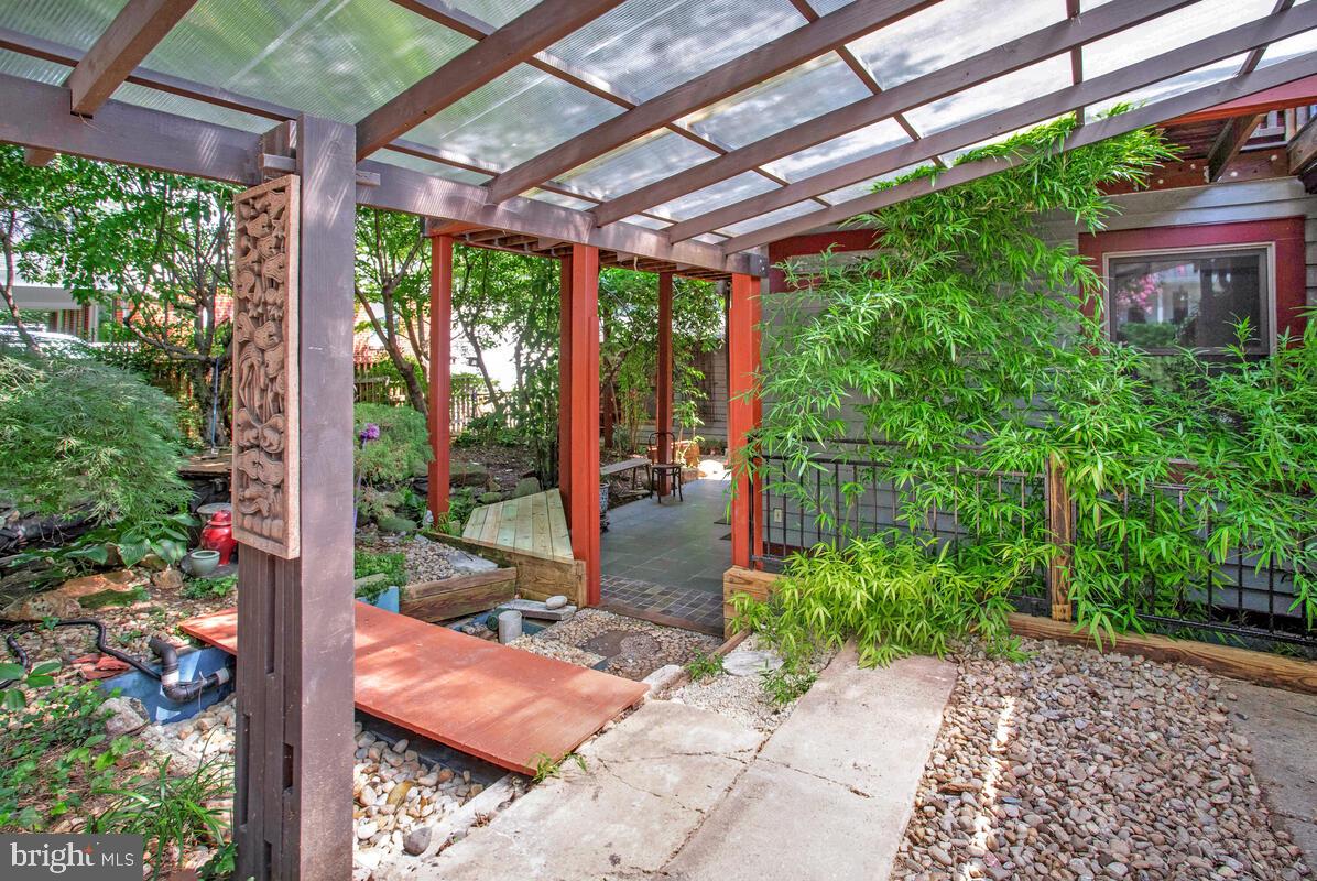 997 N SYCAMORE STREET N