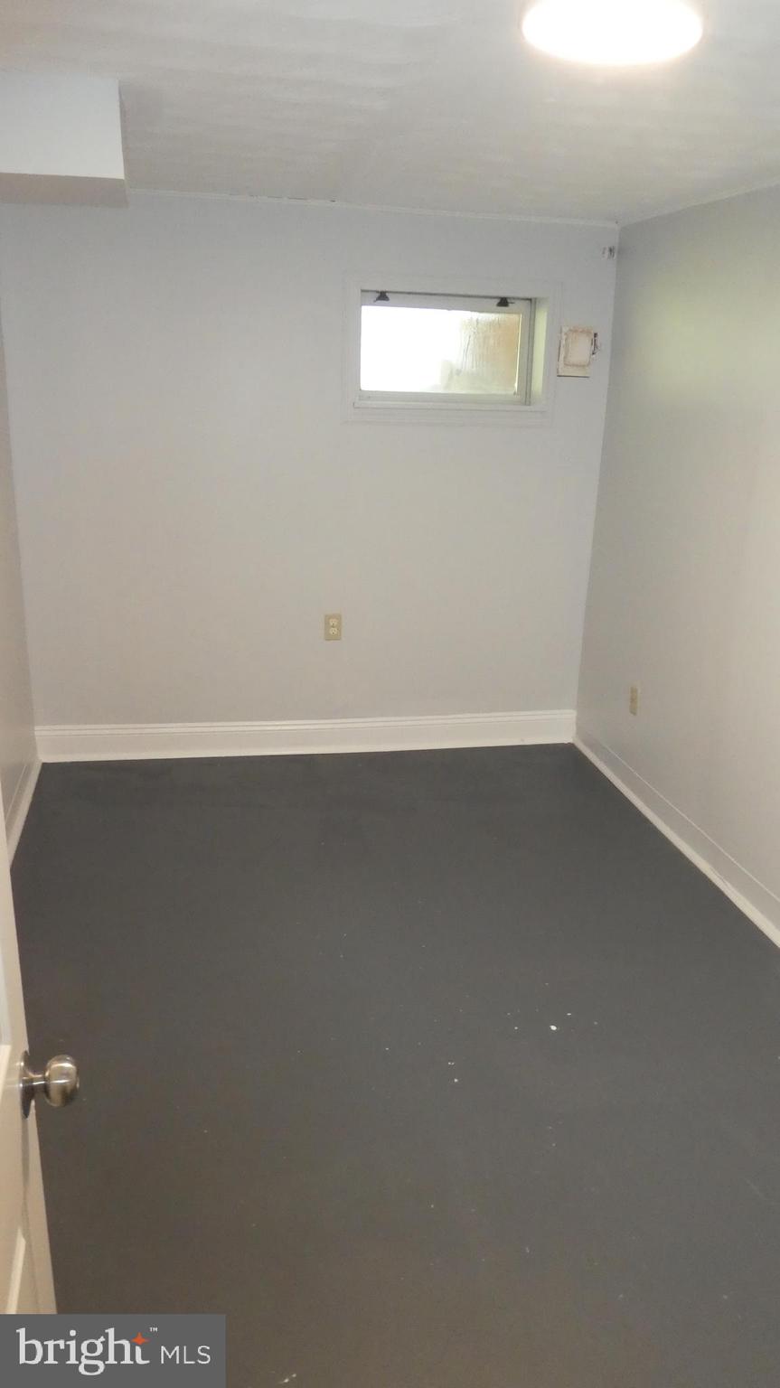 ADELPHI KNOLLS - Residential Lease