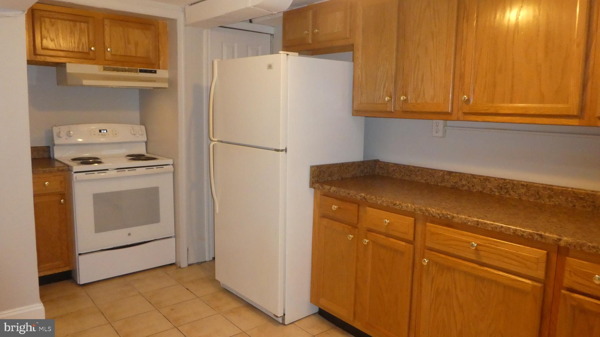 ADELPHI KNOLLS - Residential Lease