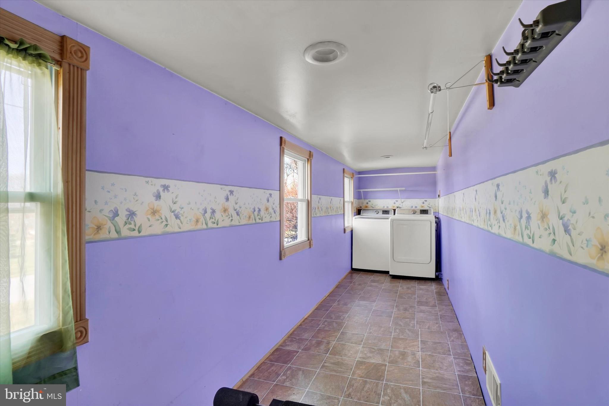 LOWER WINDSOR - Residential