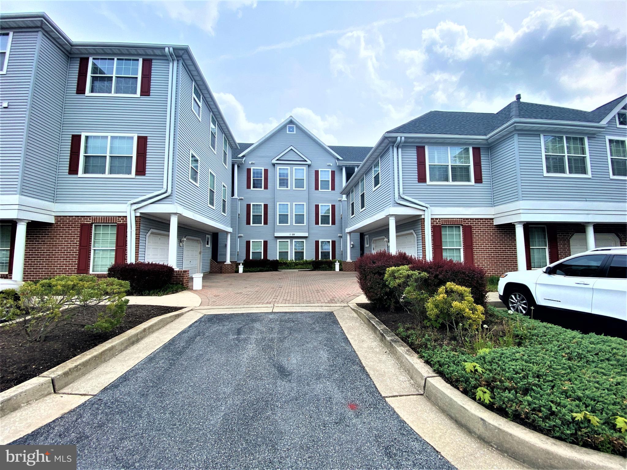 HOLLINGTON AT THE POINTE - Residential