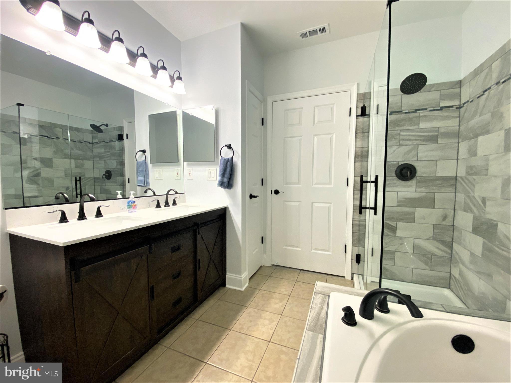 HOLLINGTON AT THE POINTE - Residential