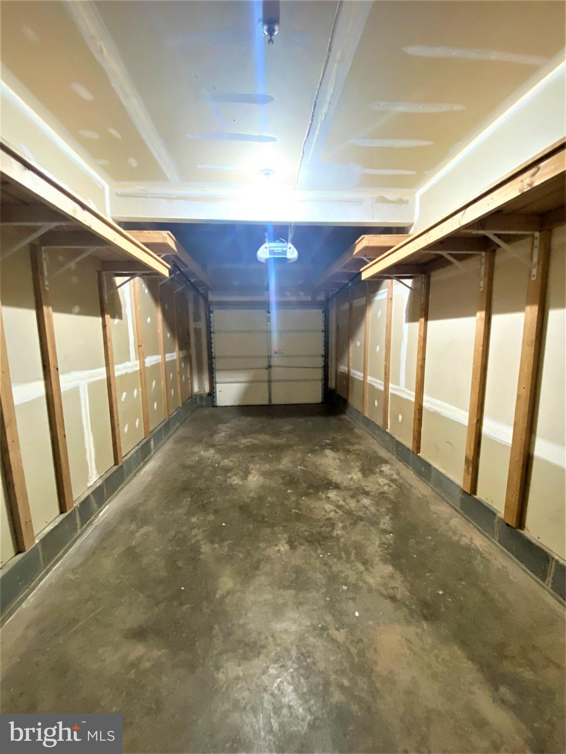 HOLLINGTON AT THE POINTE - Residential