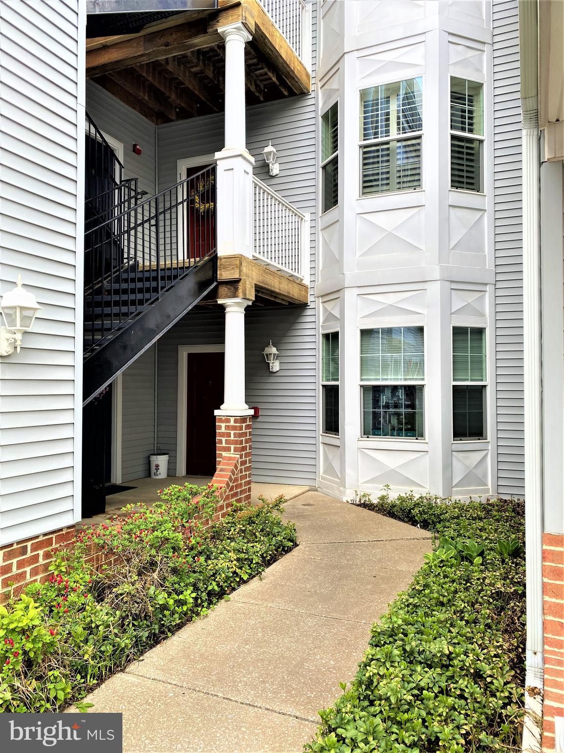 HOLLINGTON AT THE POINTE - Residential