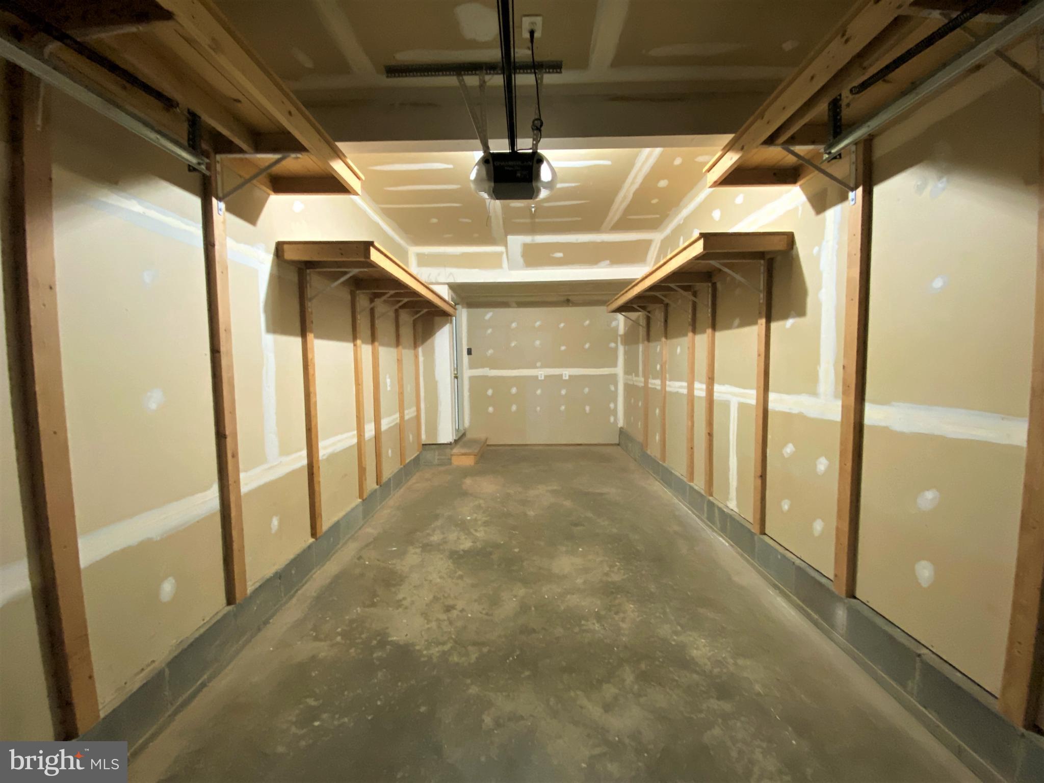 HOLLINGTON AT THE POINTE - Residential