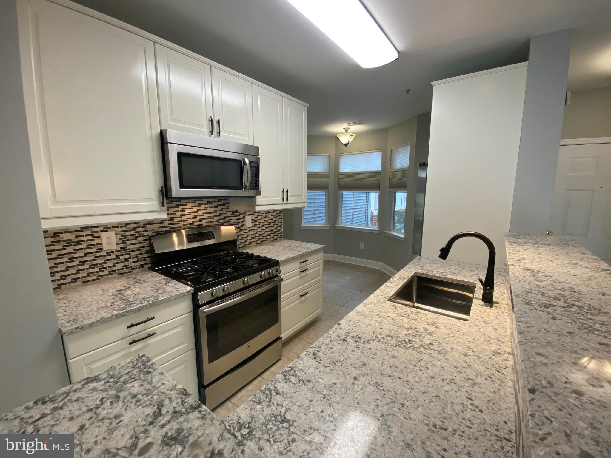 HOLLINGTON AT THE POINTE - Residential