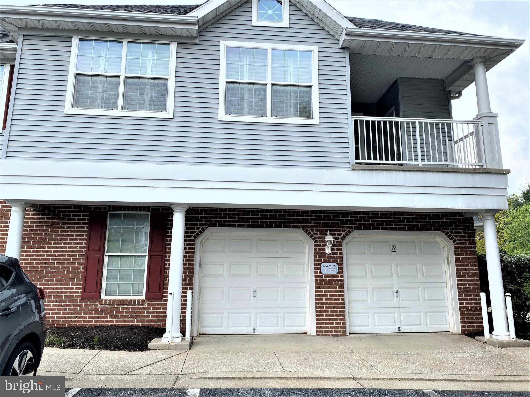 HOLLINGTON AT THE POINTE - Residential