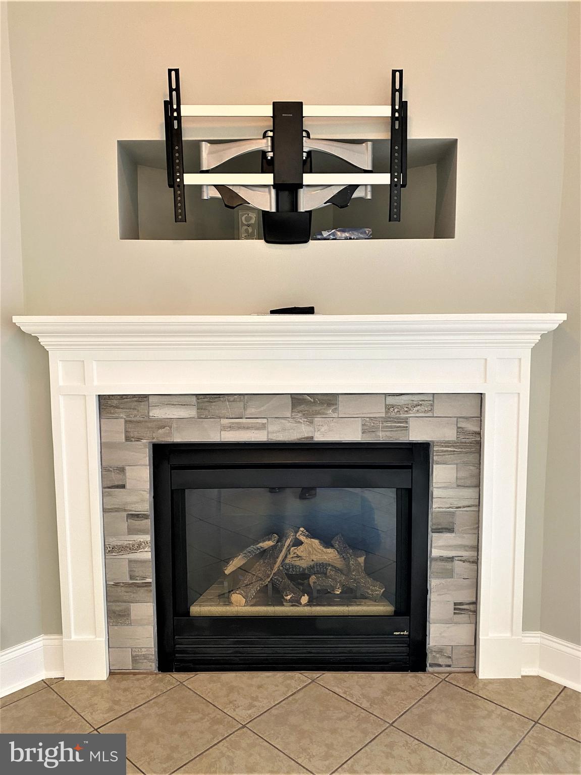 HOLLINGTON AT THE POINTE - Residential