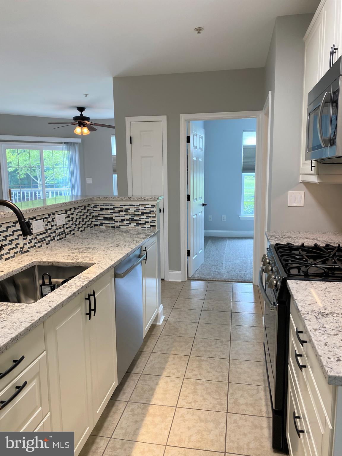 HOLLINGTON AT THE POINTE - Residential