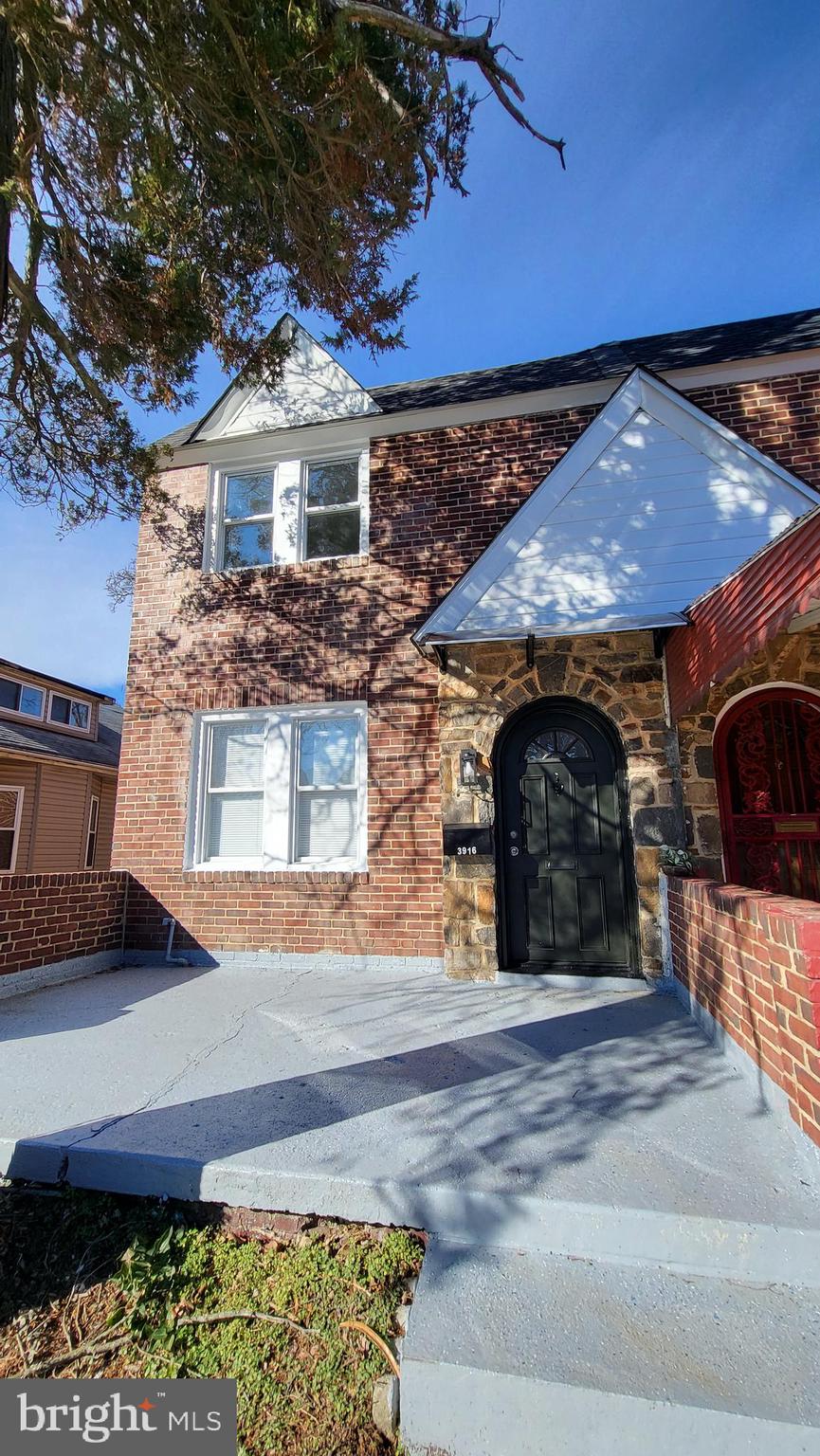 3916 WOODHAVEN AVENUE