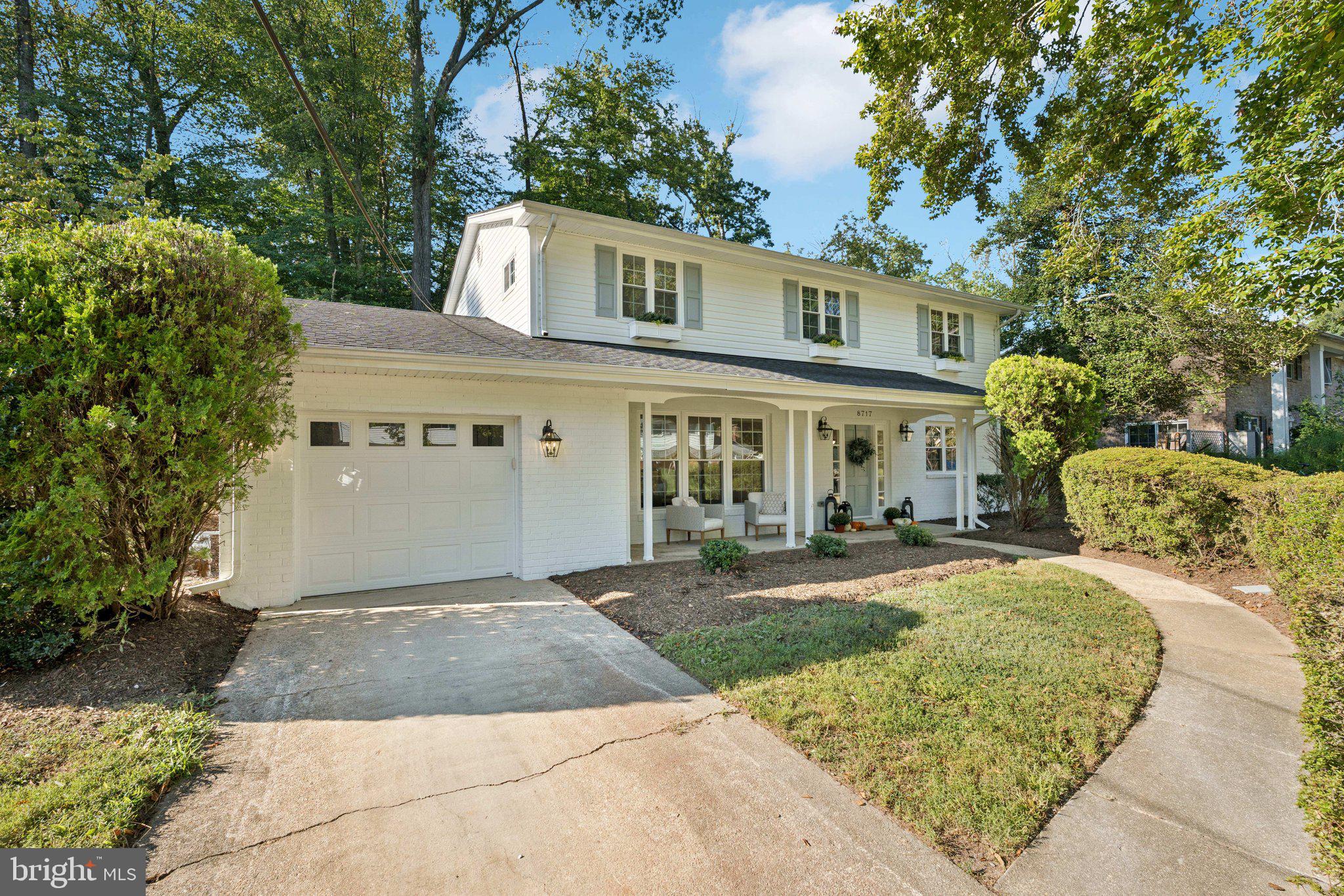 8717 VICTORIA ROAD
