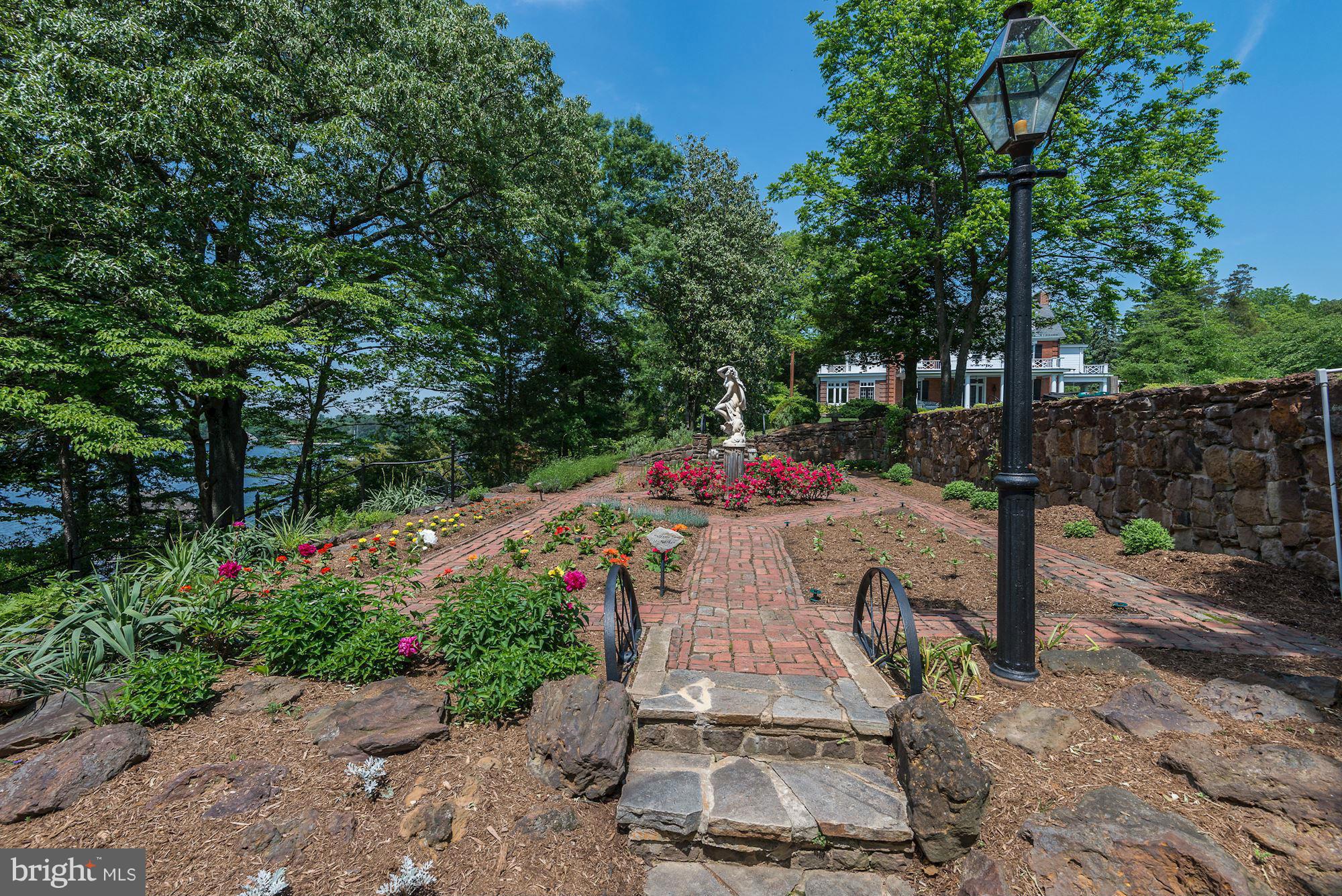 HARLEQUIN - Residential