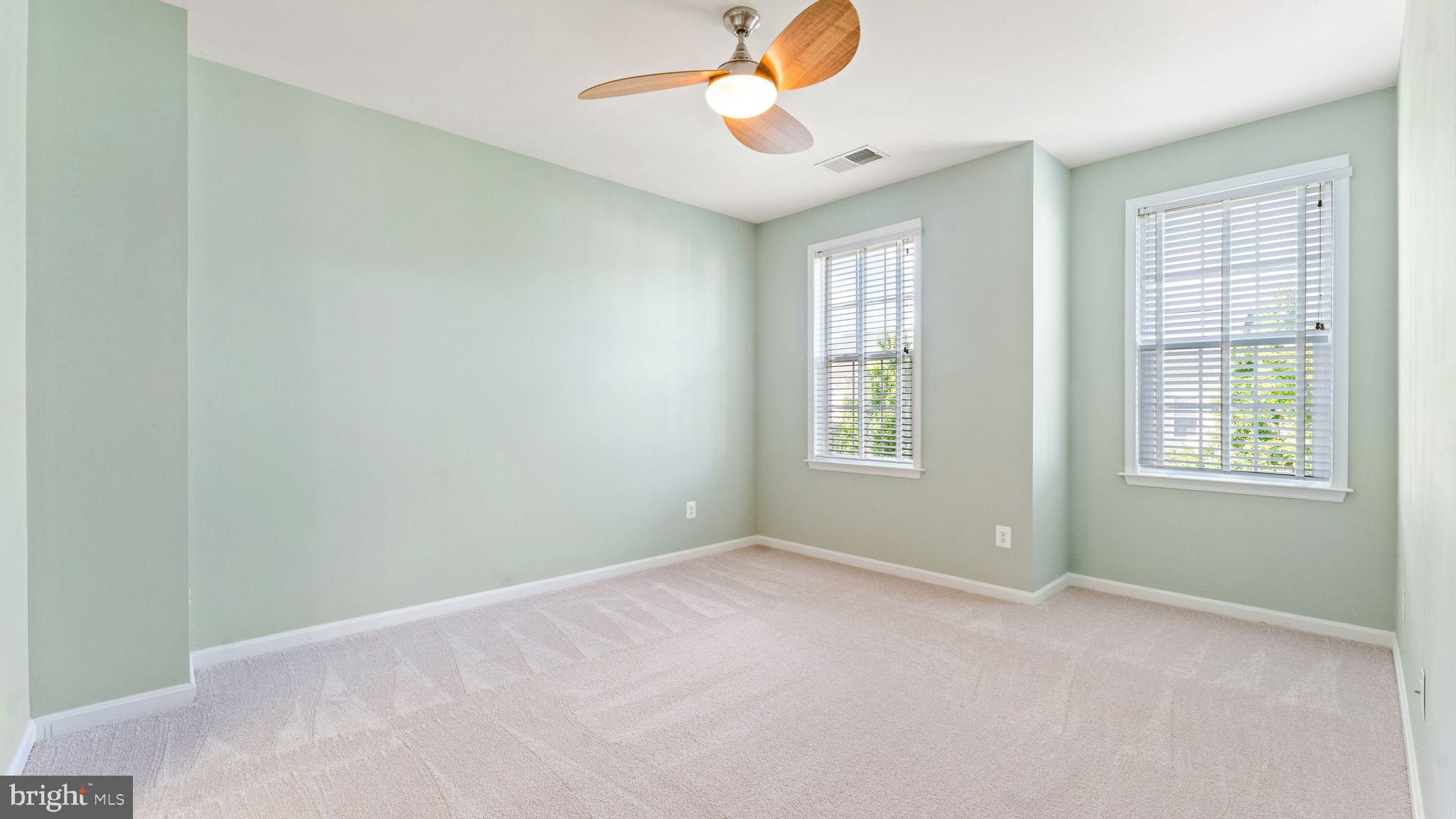 LINDEN ROW @ LANSDOWNE TOWN CENTER - Residential Lease