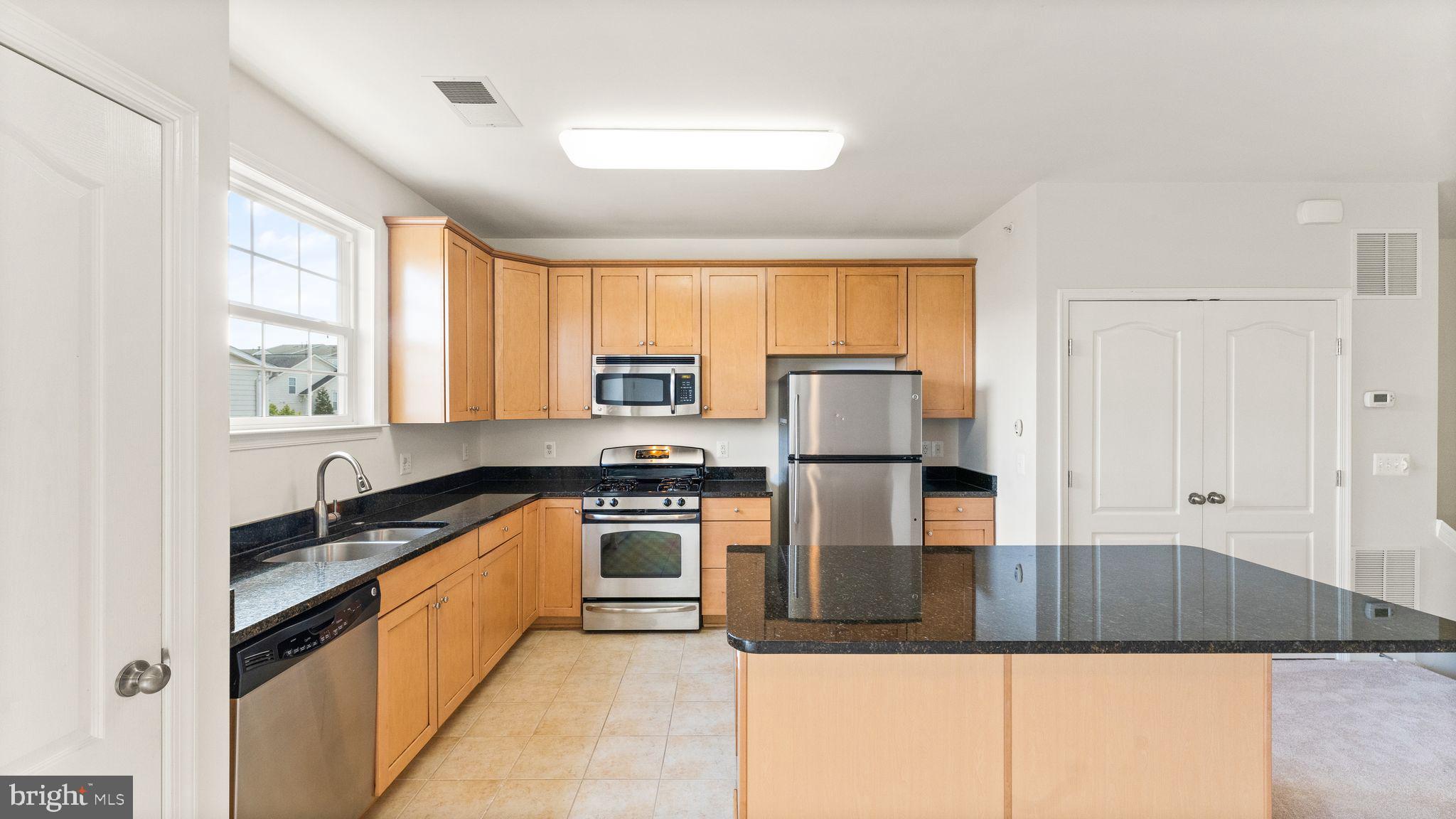 LINDEN ROW @ LANSDOWNE TOWN CENTER - Residential Lease