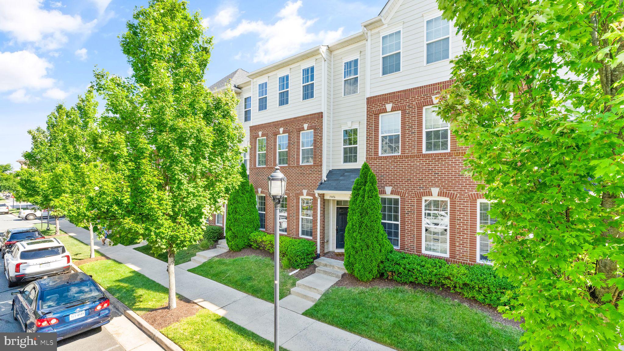 LINDEN ROW @ LANSDOWNE TOWN CENTER - Residential Lease