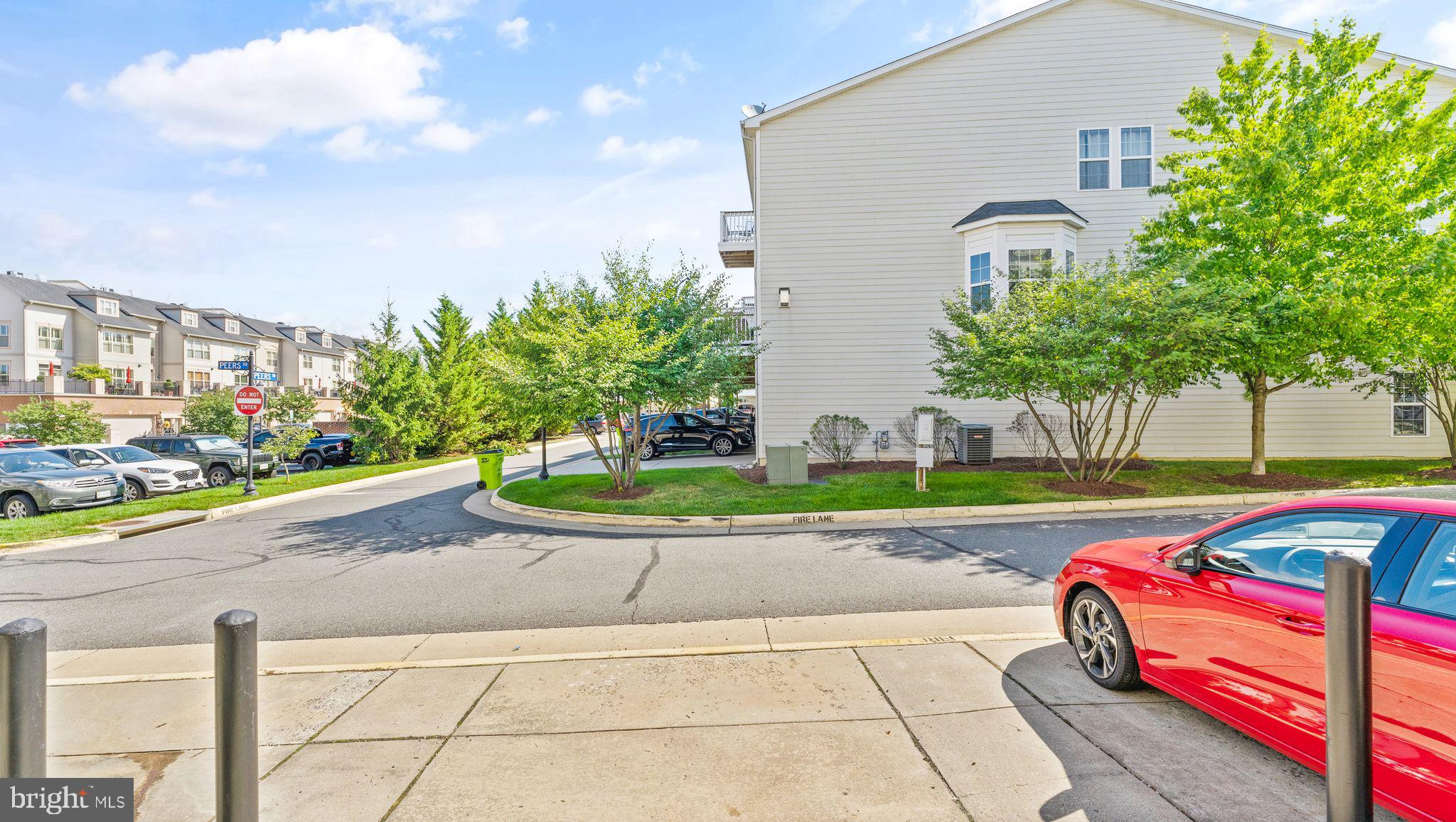 LINDEN ROW @ LANSDOWNE TOWN CENTER - Residential Lease