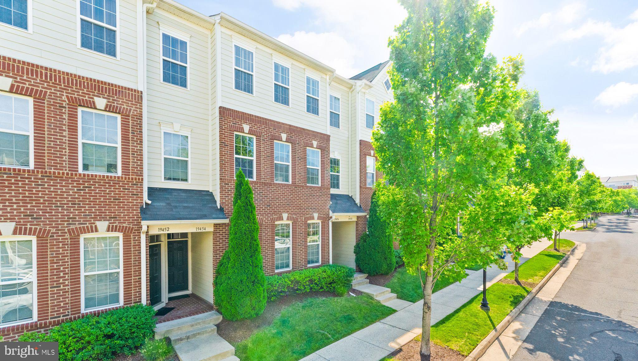 LINDEN ROW @ LANSDOWNE TOWN CENTER - Residential Lease